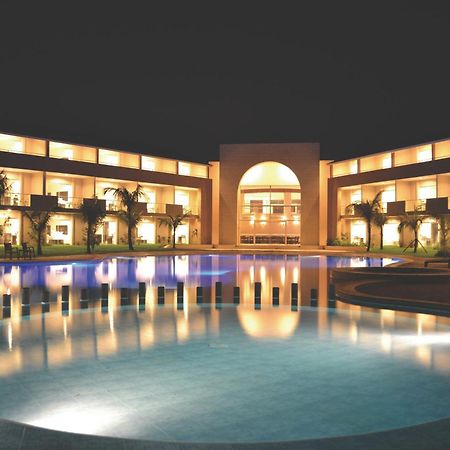 Sun Hotel Warnes Exterior photo