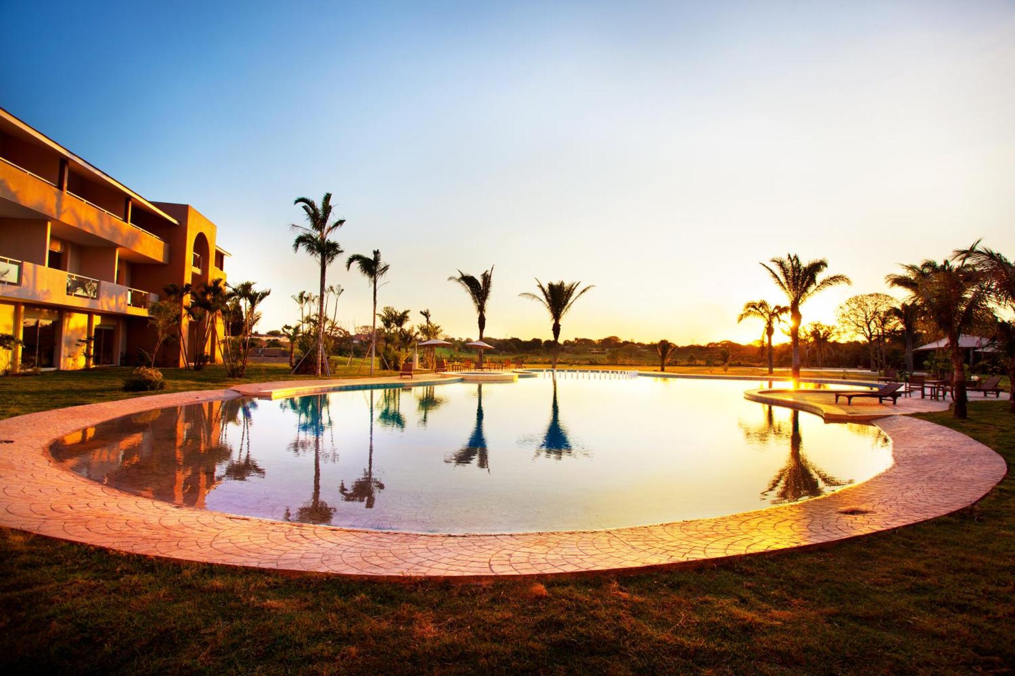 Sun Hotel Warnes Exterior photo